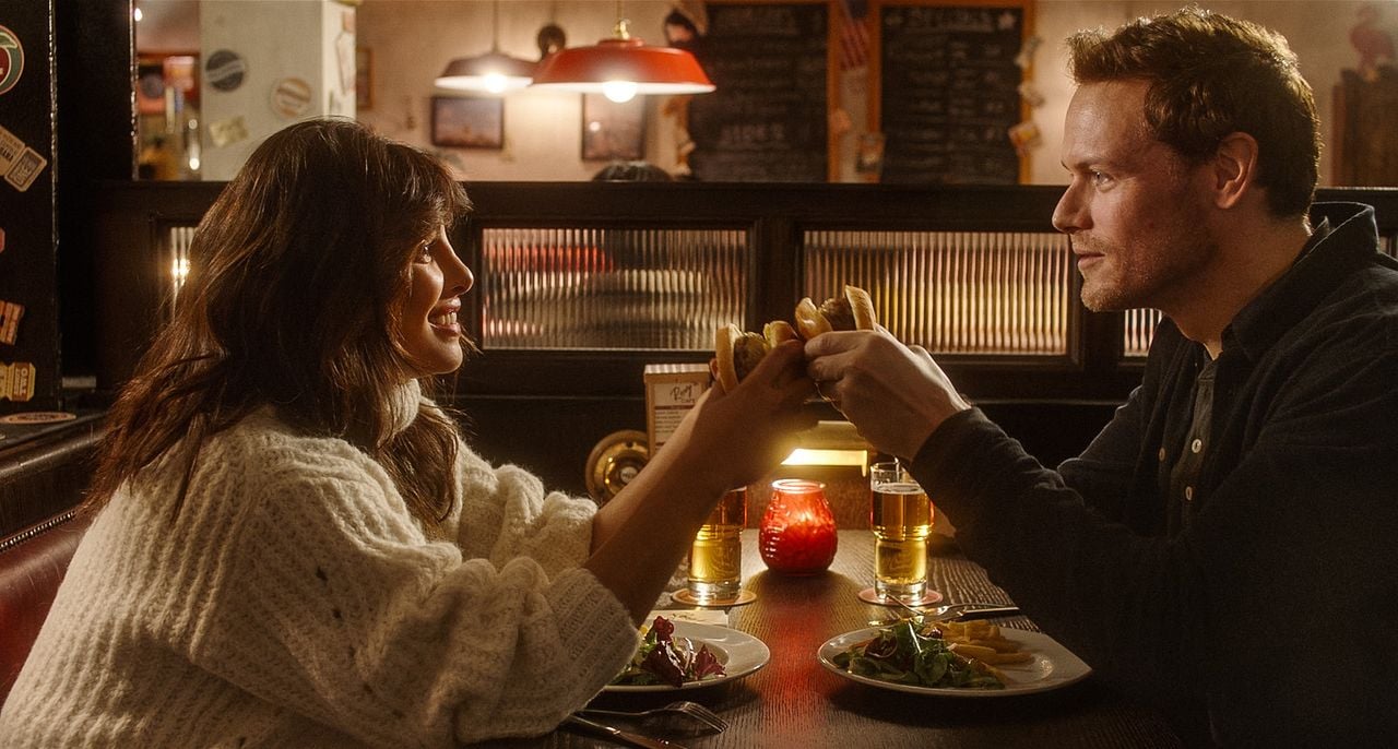 Love Again : Foto Priyanka Chopra Jonas, Sam Heughan