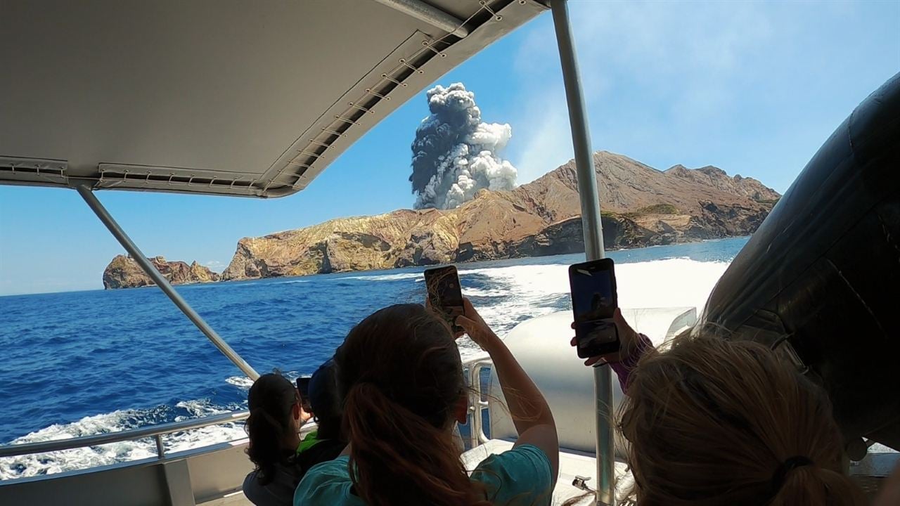 The Volcano: Rescue From Whakaari : Foto