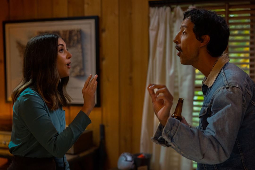Somebody I Used To Know : Foto Danny Pudi, Alison Brie