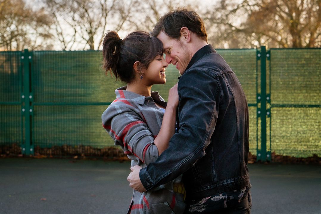 Love Again : Foto Priyanka Chopra Jonas, Sam Heughan