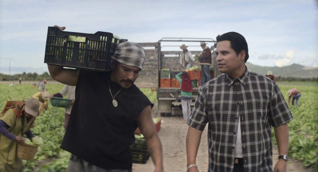 A un millón de millas : Foto Bobby Soto, Michael Peña