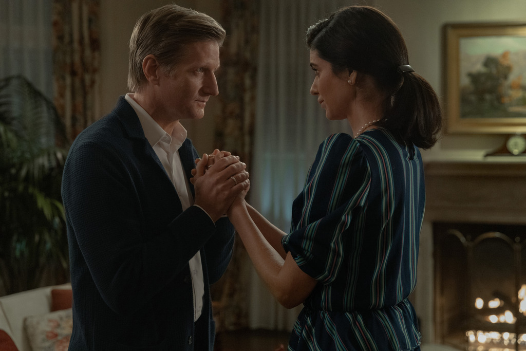 Physical : Foto Paul Sparks, Erin Pineda