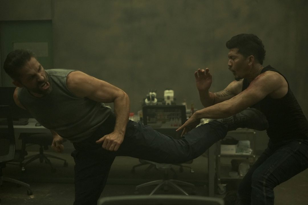 Foto Scott Adkins, Iko Uwais
