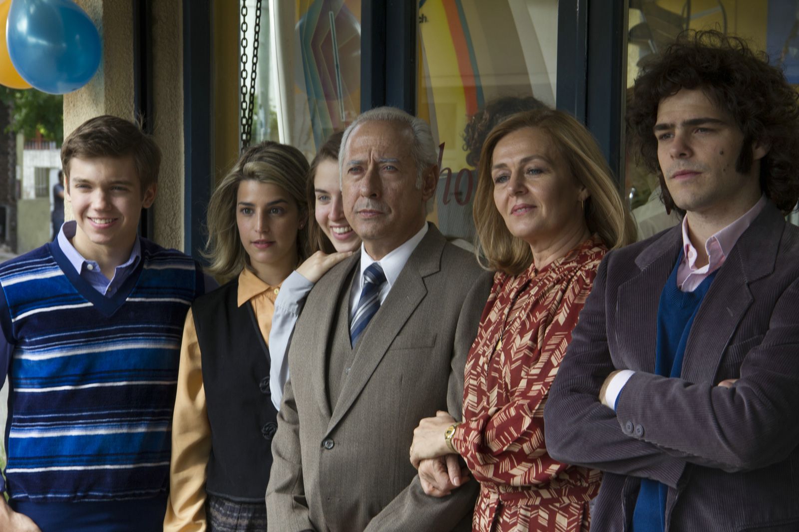La familia Puccio, posando como una familia normal. © 2015 PROKINO Filmverleih GmbH