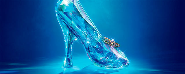 Cenicienta': El zapato de cristal, protagonista del 'teaser' y del póster  de la cinta de Disney - Noticias de cine 