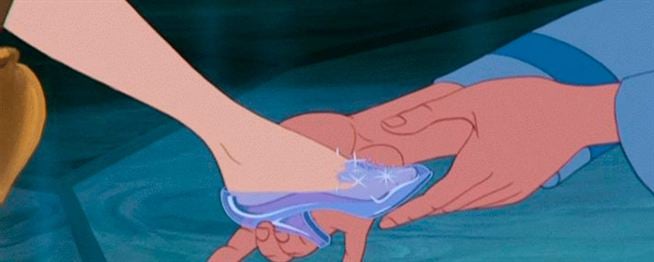 Cenicienta': La explicación de por qué el zapato de cristal no se  transforma - Noticias de cine 