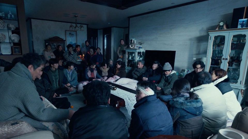 Tráiler de la película Konkeuriteu yutopia Concrete Utopia Tráiler